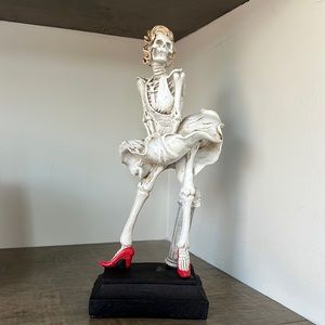 ‼️SOLD‼️Marilyn Monroe skeleton figurine